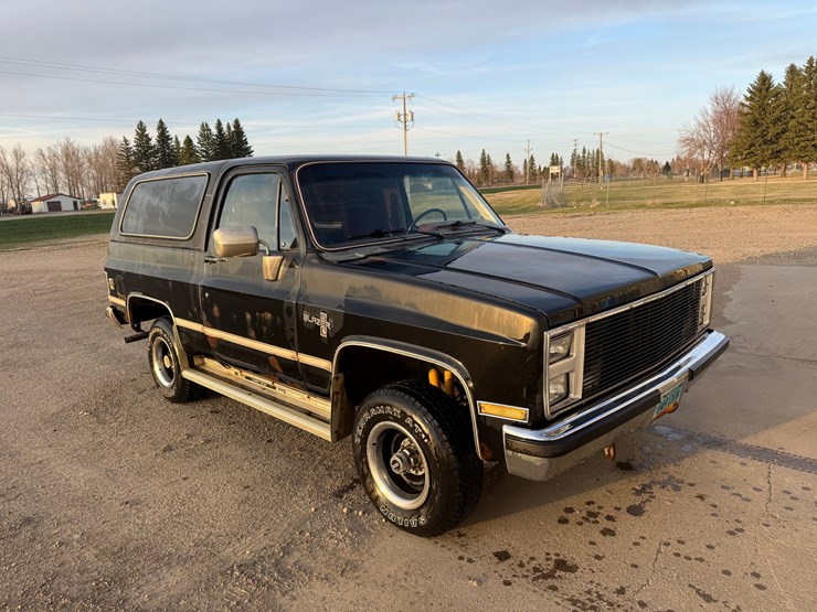 1985-chevrolet-suburban-image-2