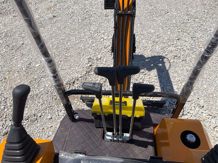 2026-miva-va15-mini-excavator-image-14