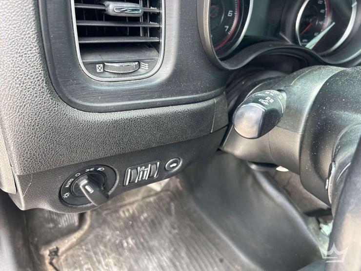 2019-dodge-charger-sedan-image-14