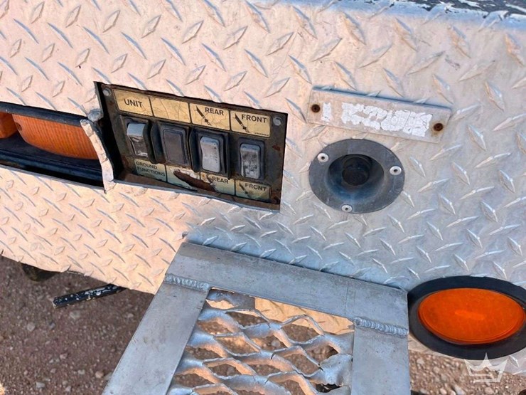 2011-ram-5500-4x4-altec-at40m-40ft.-bucket-truck-image-17