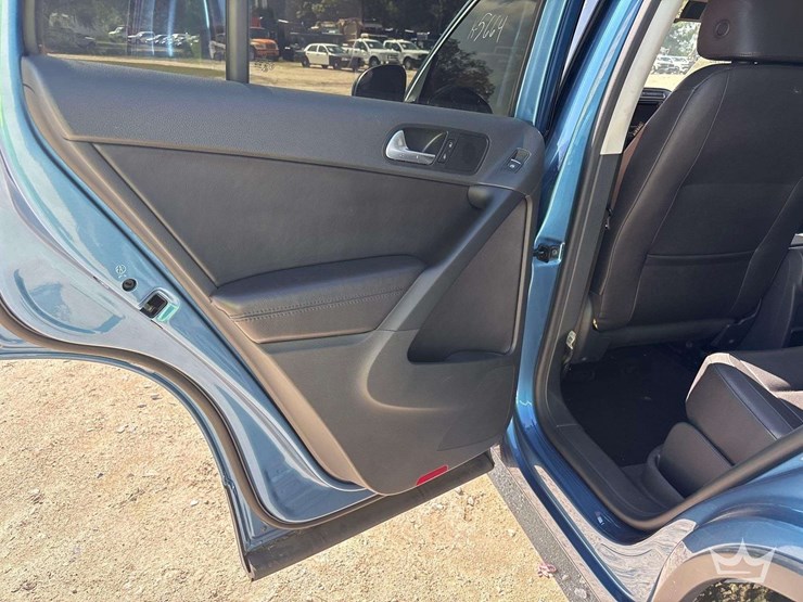 2017-volksagen-tiguan-suv-image-22