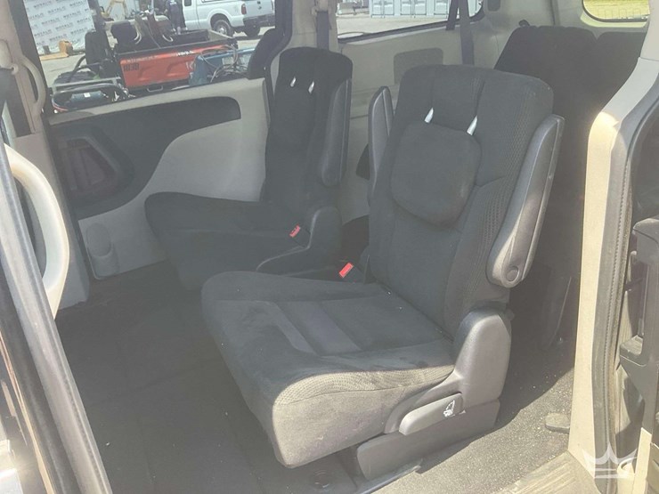 2017-dodge-grand-caravan-image-27