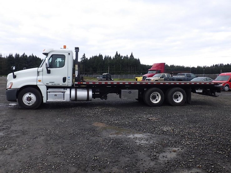 2012-freightliner-cascadia-125-image-8