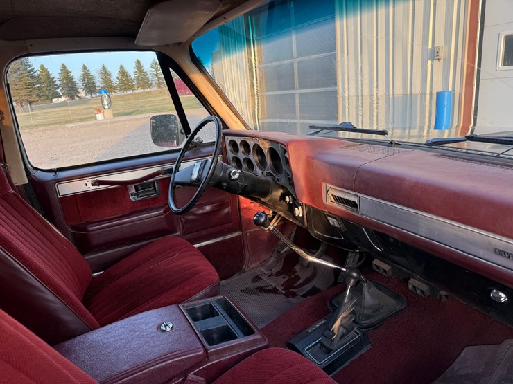 1985-chevrolet-suburban-image-6