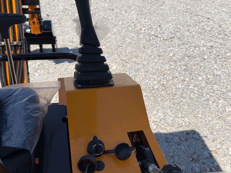 2026-miva-va15-mini-excavator-image-13