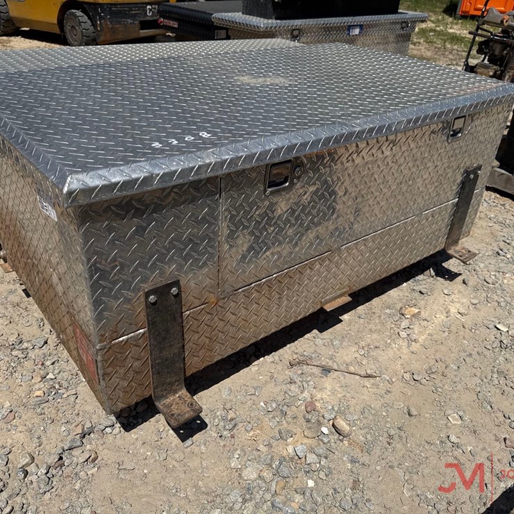 RDS DIAMOND PLATE ALUMINUM TOOLBOX / 52 GALLON TRANSFER TANK
