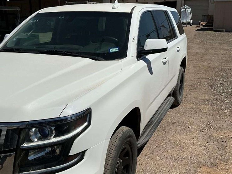 2016-chevrolet-tahoe-image-4