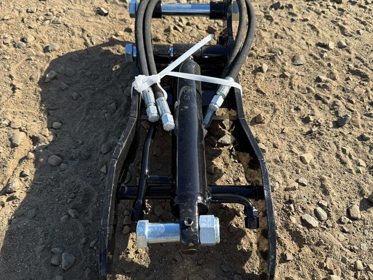 mini-excavator-heavy-duty-hydraulic-thumb-(new/unused)-image-6