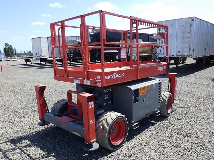 2019-skyjack-sj6826rt-image-5