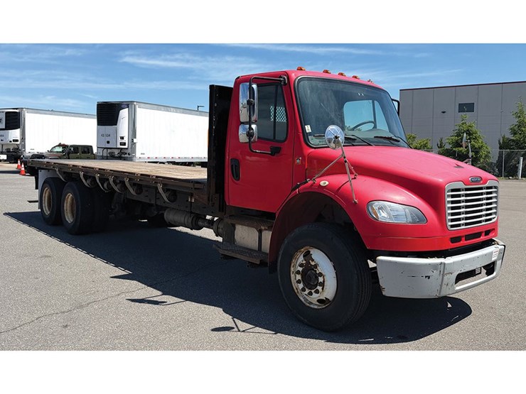 2015-freightliner-m2-106-image-1