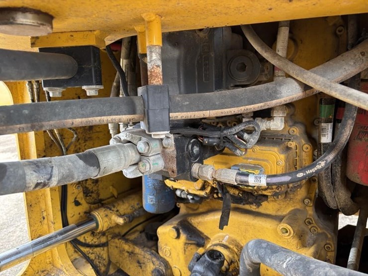 2023-john-deere-544-image-22