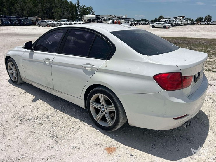 2013-bmw-328i-sedan-image-4