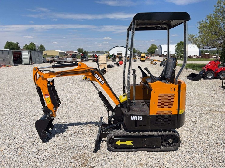 2026-miva-va15-mini-excavator-image-2