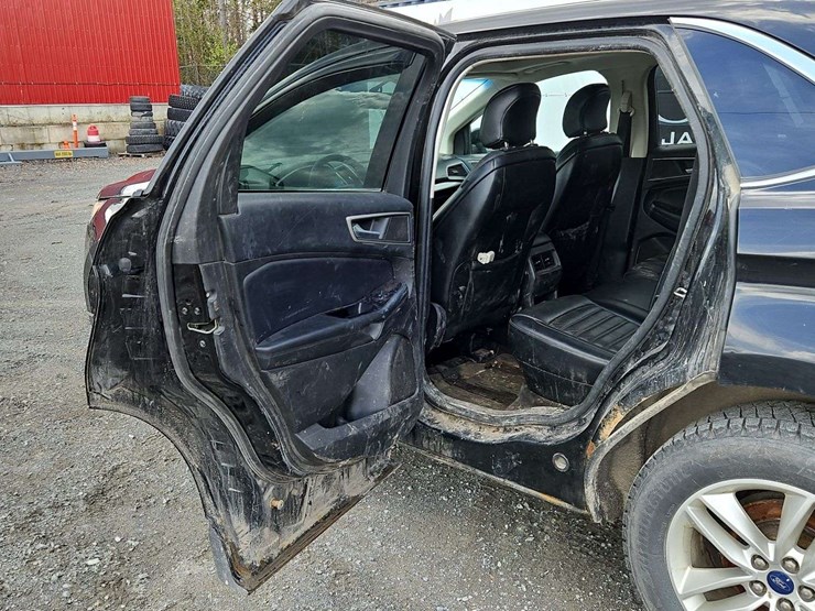 2017-ford-edge-sel-image-12