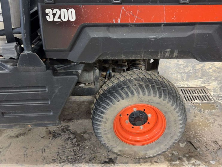 2011-bobcat-3200-image-12