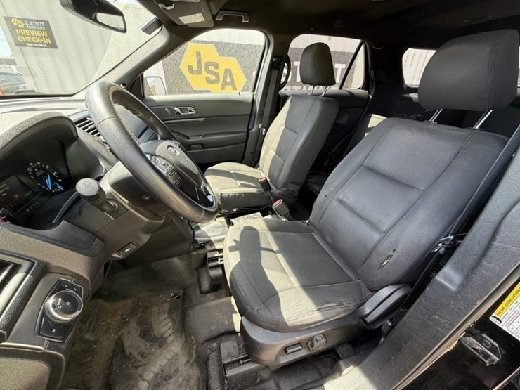 2018-ford-explorer-image-22