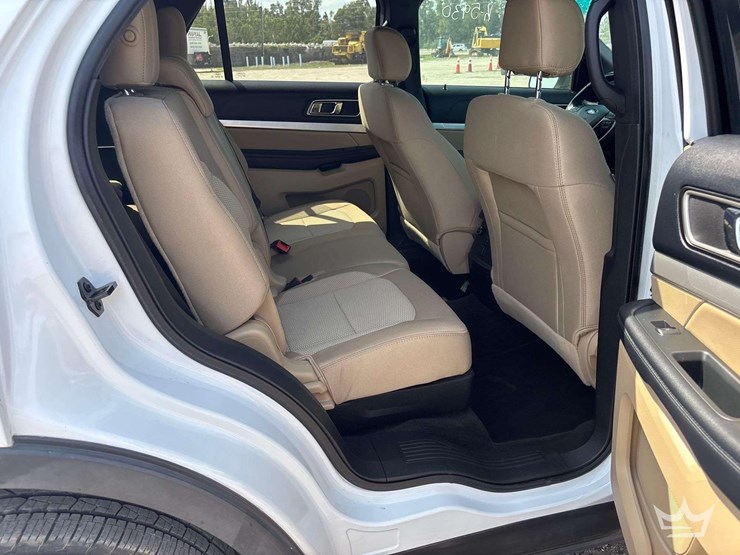 2016-ford-explorer-image-28