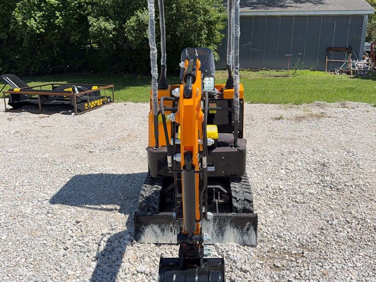 2026-miva-va15-mini-excavator-image-8