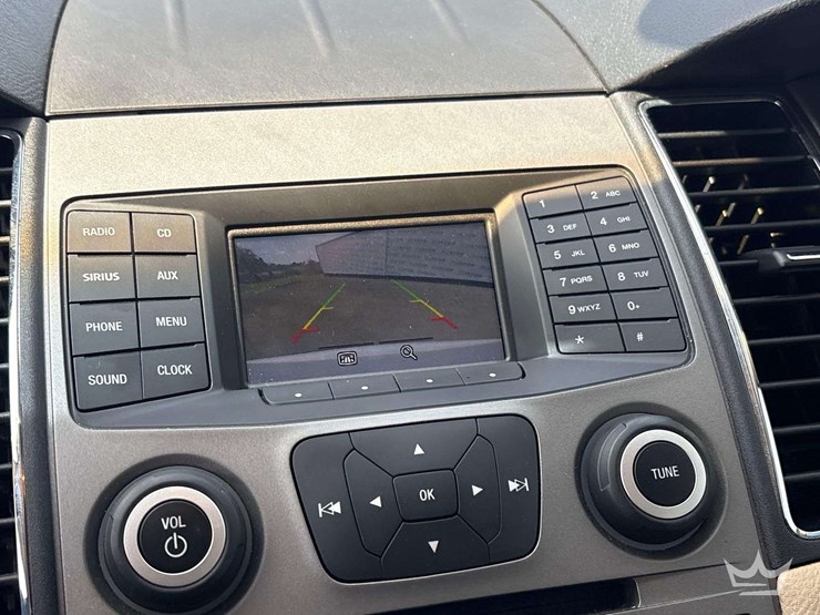 2016-ford-taurus-sedan-image-17