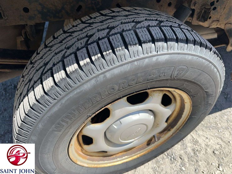 2013-ford-f150-xl-image-11