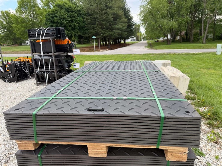 (12)-polyethylene-94"-x-47"-mats-image-3