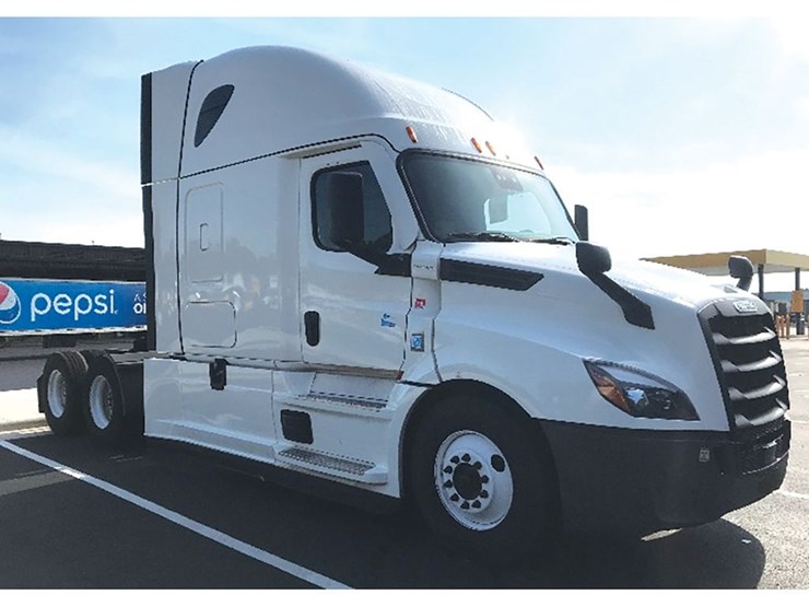 2021-freightliner-cascadia-126-image-1