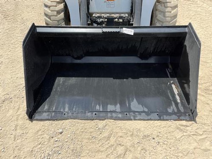 wildcat-68"-skid-steer-snow/litter-bucket-image-2