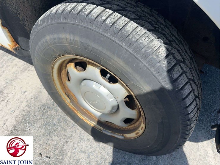 2014-ford-f150-xl-image-12