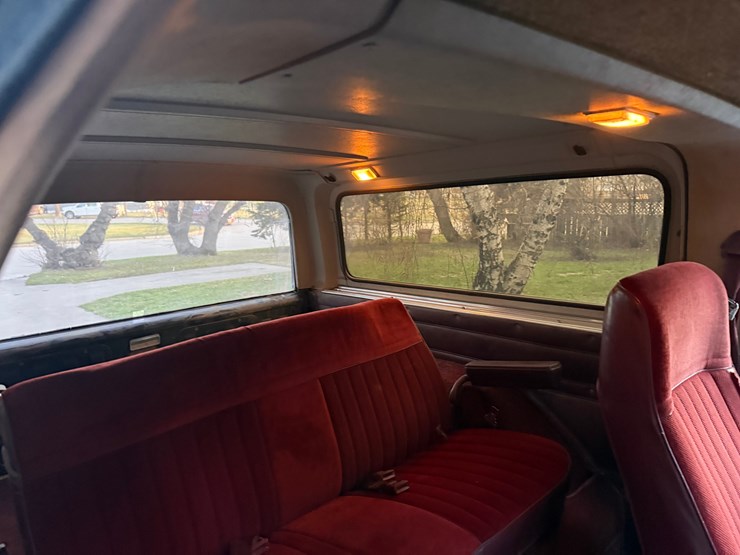 1985-chevrolet-suburban-image-10