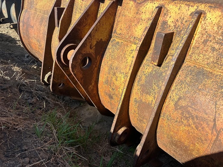 #4858-•-approx-112"-loader-bucket-image-5