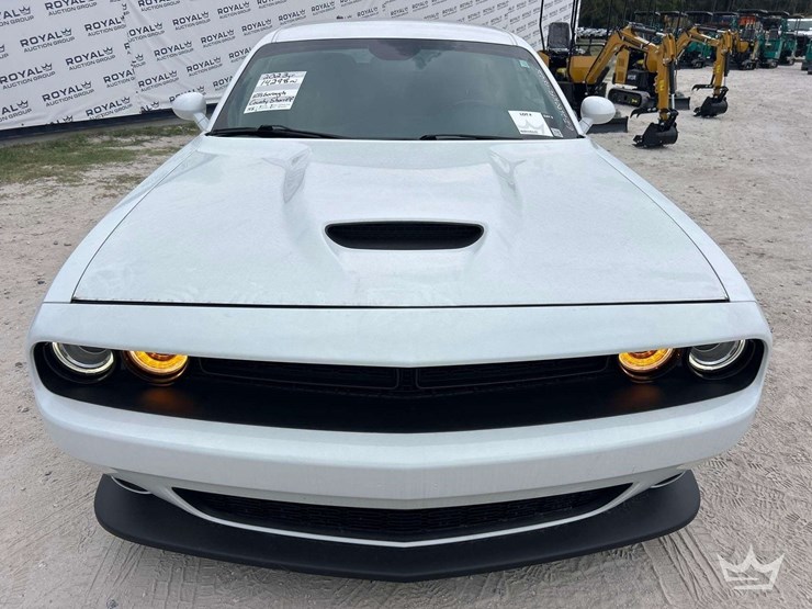 2023-dodge-challenger-coupe-image-21