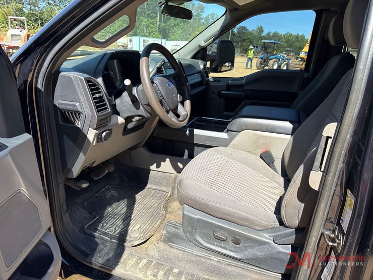ford-f350-xlt-image-14