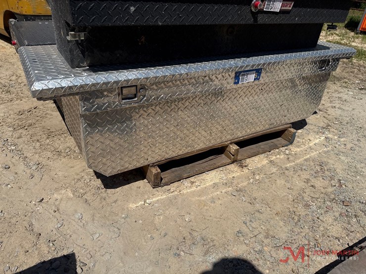 uws-aluminum-low-profile-diamond-plate-tool-box-image-1