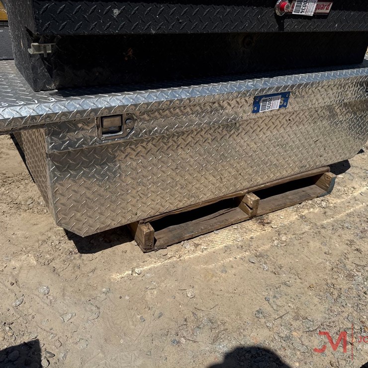 UWS ALUMINUM LOW PROFILE DIAMOND PLATE TOOL BOX