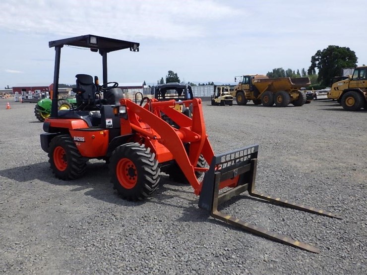 kubota-r420st-wheel-loader-image-3