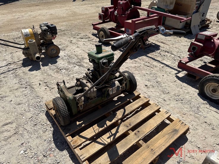 john-deere-gas-powered-fg-150-turf-machine-image-2