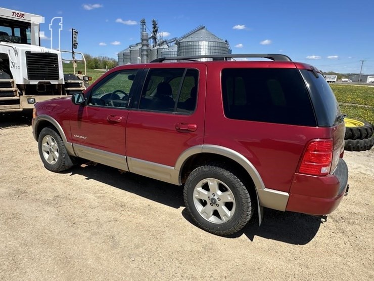 2004-ford-explorer-image-2
