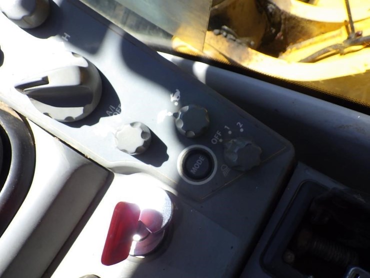 deere-245g-lc-image-55