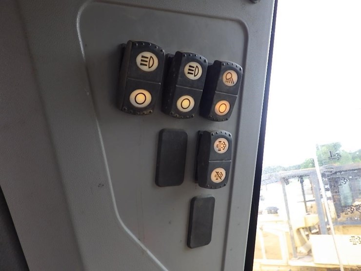 2011-caterpillar-d7e-image-40