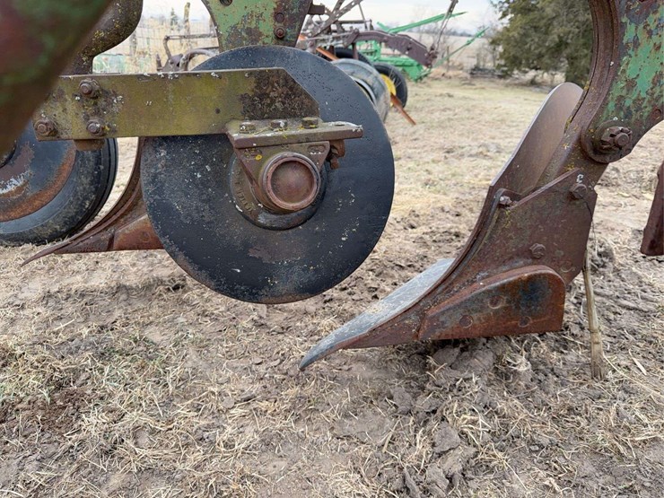 john-deere-pull-type-four-bottom-plow-image-21