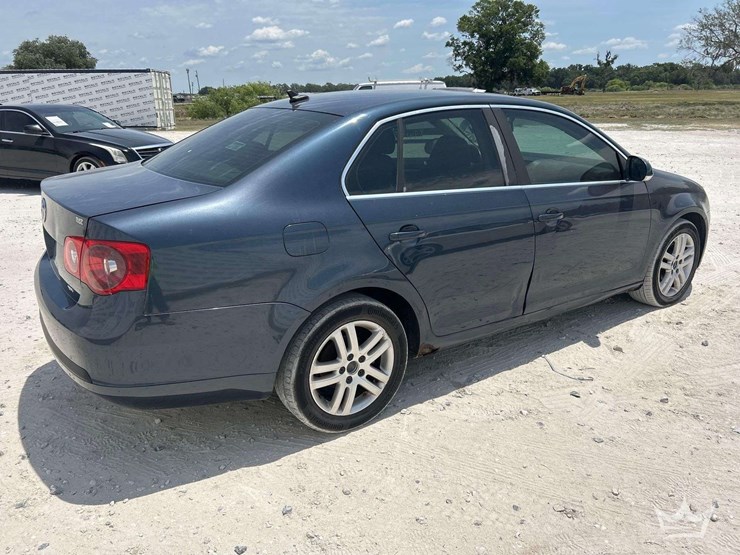 2006-volkswagen-jetta-sedan-image-3