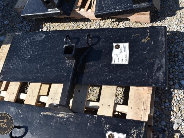 skid-steer-loader-receive-hitch-attachment-44983-image-1