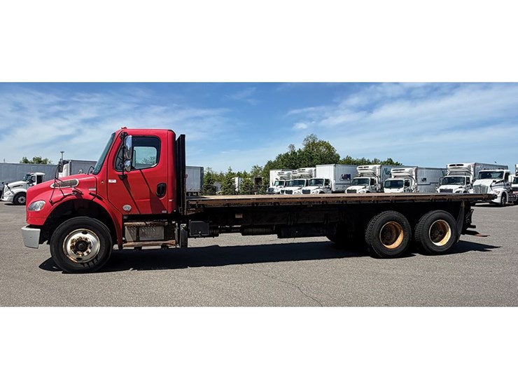 2015-freightliner-m2-106-image-2