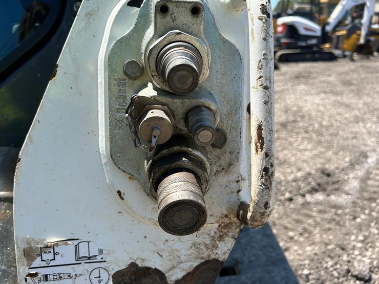 2021-bobcat-t595-image-11