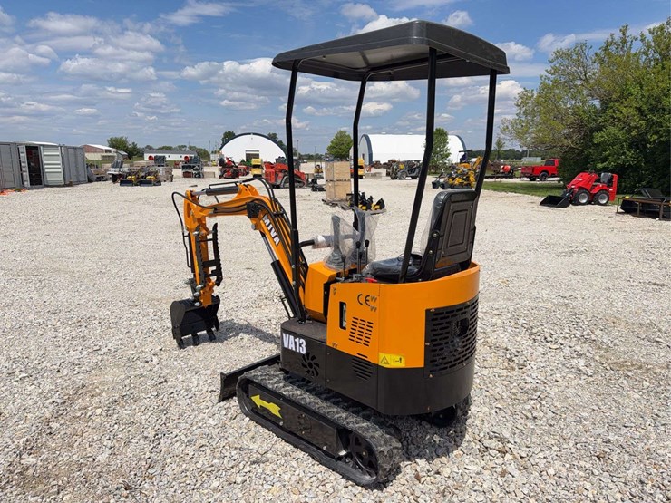2026-miva-va13-mini-excavator-image-3