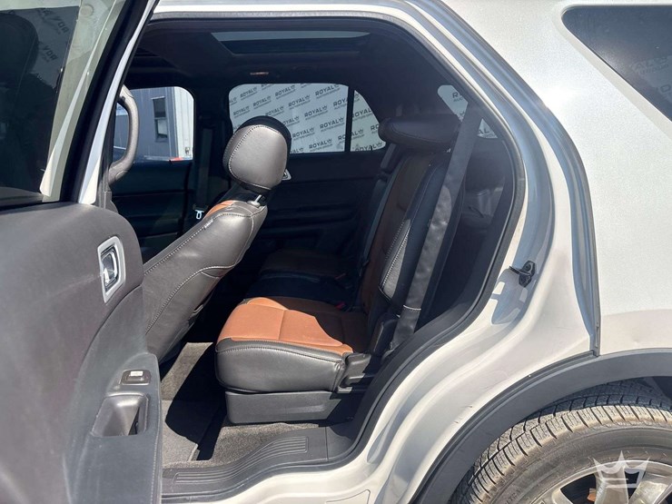 2015-ford-explorer-image-26