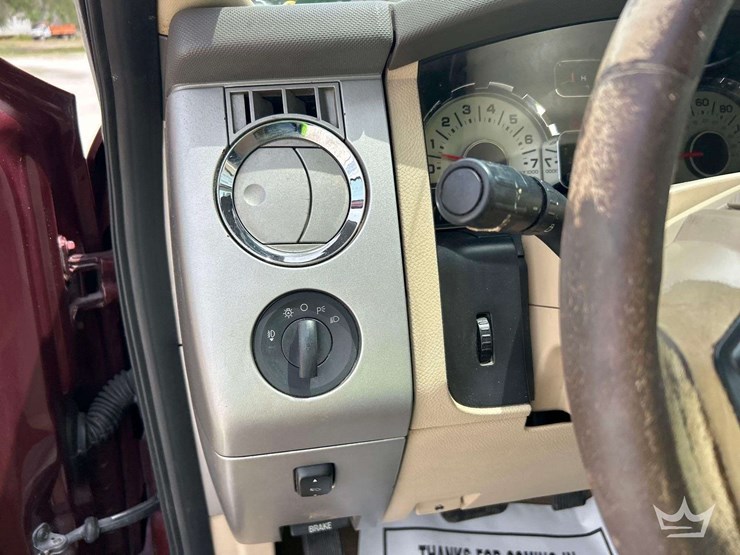 2010-ford-expedition-image-15