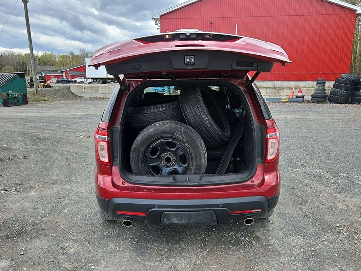 2015-ford-explorer-image-13