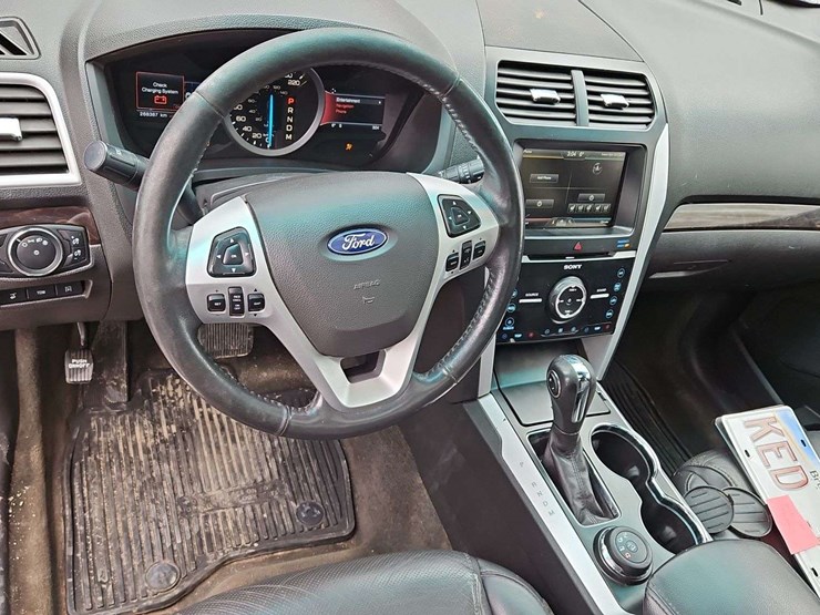 2015-ford-explorer-image-19