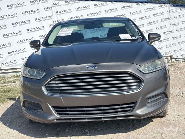 2014-ford-fusion-sedan-image-27
